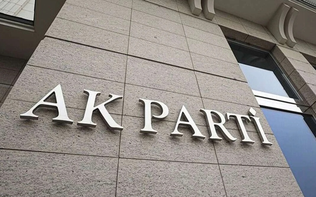 AK Parti İstanbul’da Çifte İstifa