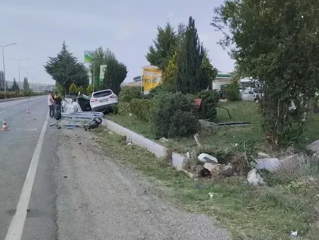 Yavaş Trafik Kazası Geçirdi