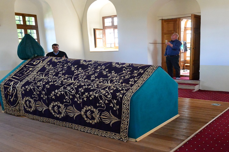 1. Murad Türbesi Nerede?