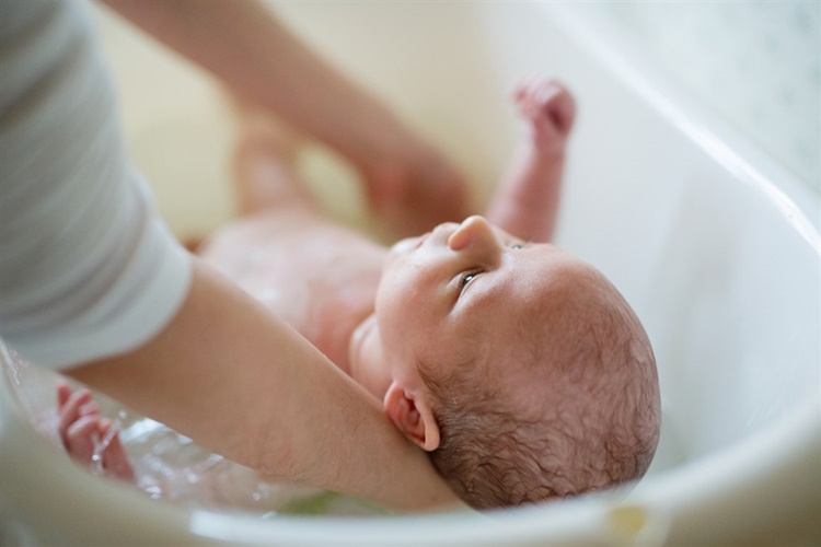 2 Aylık Aşıdan Sonra Banyo Yapılır Mı?