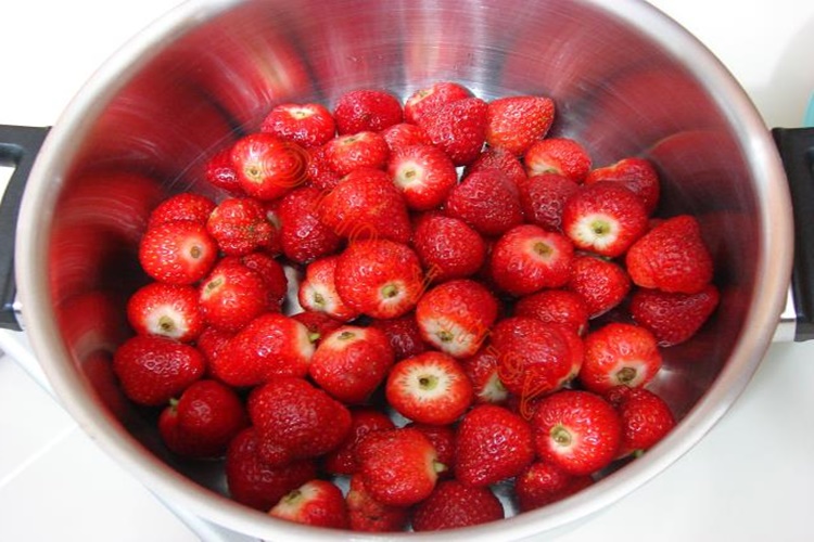 2 Kilo Çileğe Ne Kadar Şeker Konur?