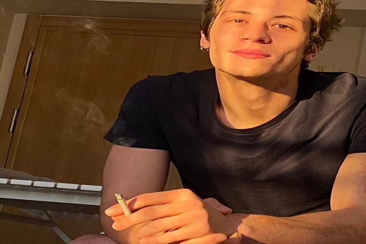 2023 Survivor Tunga Kimdir?