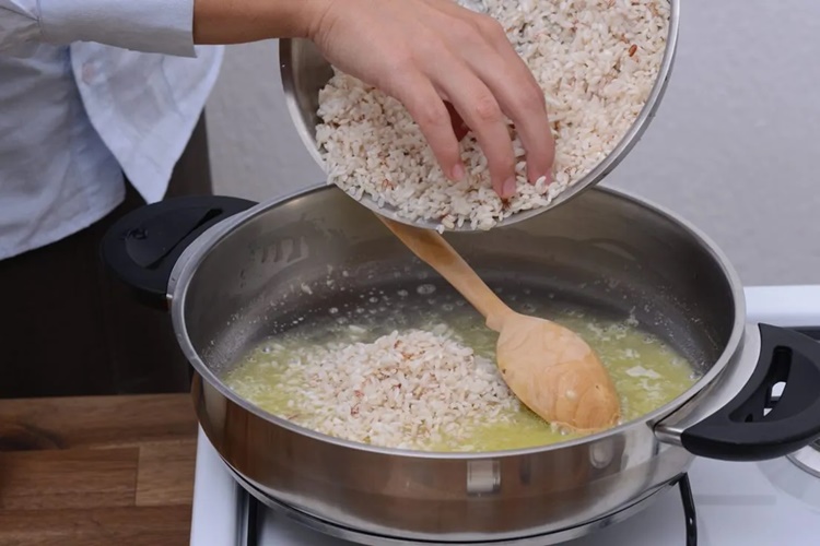 4 Su Bardağı Pirince Ne Kadar Yağ Konur?