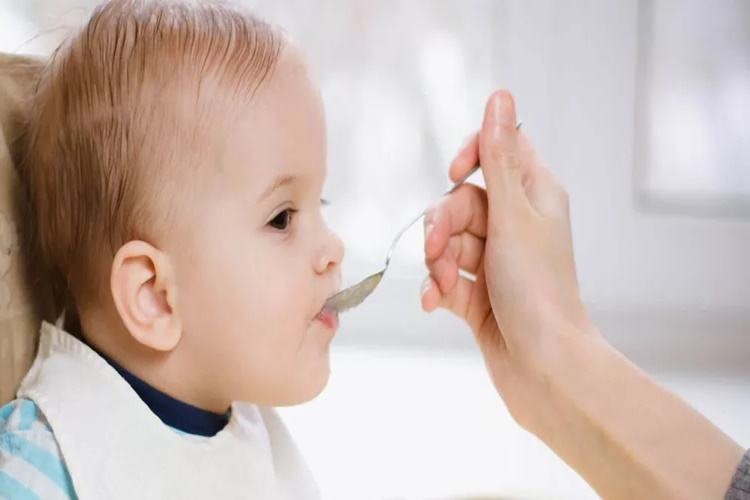 6 Aylık Bebek Erişte Yer Mi?