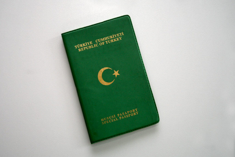 8 Yıllık Memur Yeşil Pasaport Alabilir Mi?