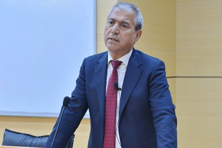 Abbas Güçlü Kimdir?
