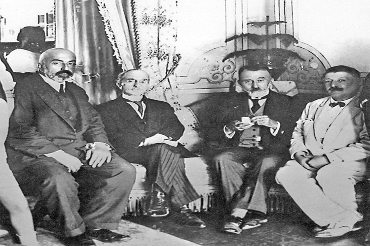 Abdülhak Hamit Tarhan Tiyatro Anlayışı Nasıldır?