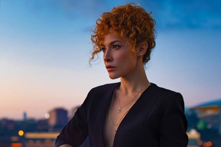 Açelya Topaloğlu Kimdir?