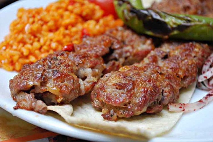 Adana Kebabı Bir Gün Önceden Yapılır Mı?