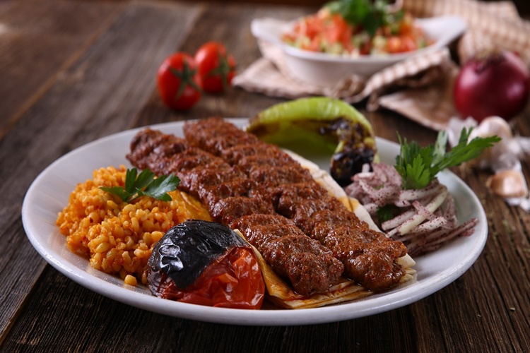 Adana Kebap Yanına Ne Gider?