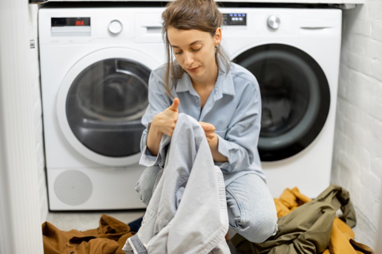 Adet Kanı Lekesi Çıkar Mı?