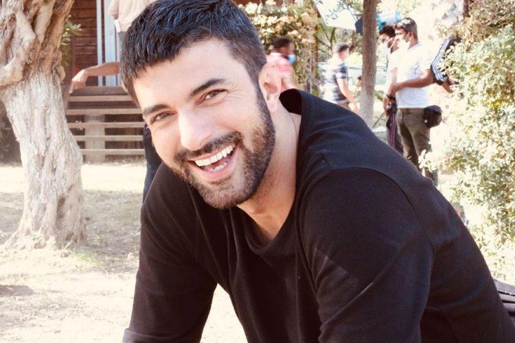 Adım Farah Dizisi Oyuncuları Kimlerdir?
