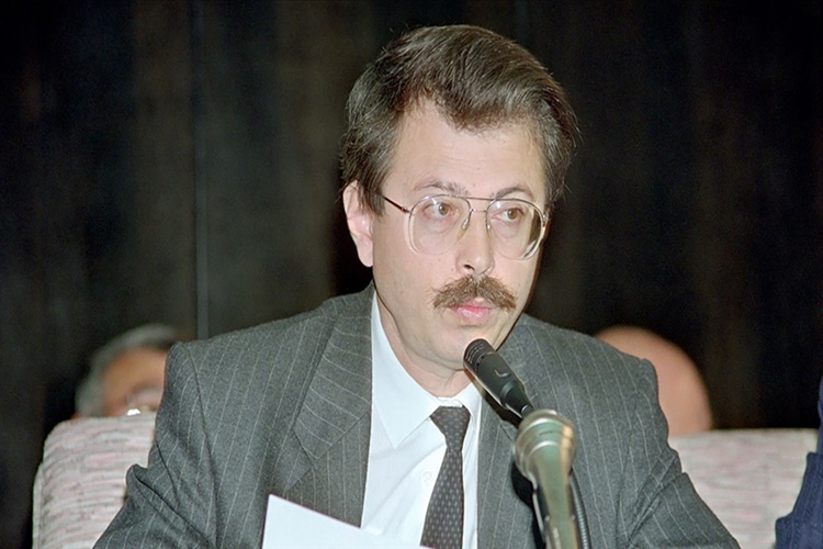 Adnan Kahveci’nin Hayatı Nasıldır?