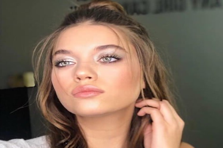 Afra Saraçoğlu Kimin Kızı?