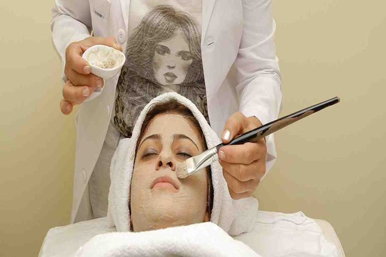 AHA BHA Mı Niacinamide Mı Daha İyi?