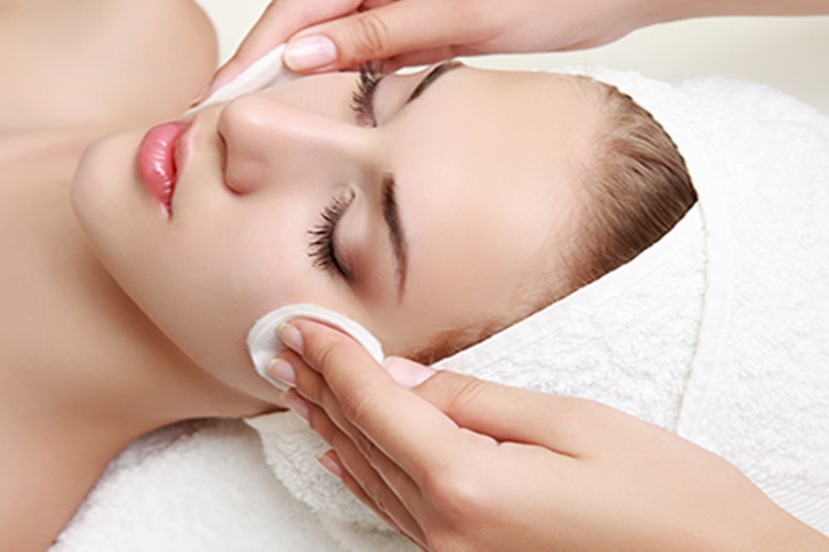 AHA BHA Tonik Üstüne Niacinamide Kullanılır Mı?