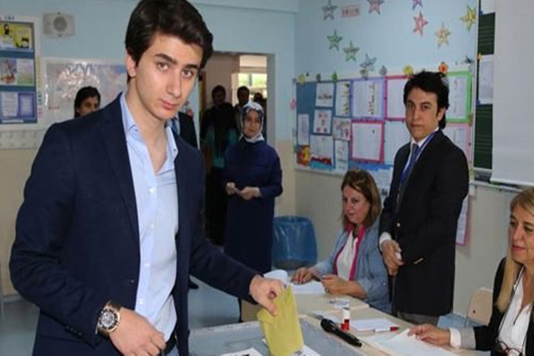 Ahmet Davutoğlu Oğlu Ne İş Yapıyor?