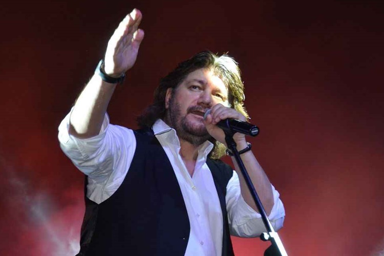 Ahmet Şafak Kimdir?