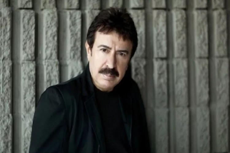 Ahmet Selçuk İlkan Eşi Kimdir?
