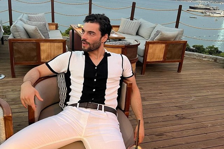 Akın Akınözü Askerliğini Nerede Yaptı?