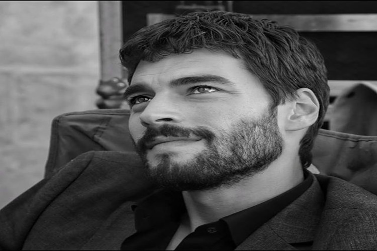 Akın Akınözü Ne Mezunu?