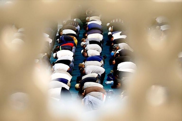 Akşam Namazı İle Yatsı Namazı Cem Edilir Mi?