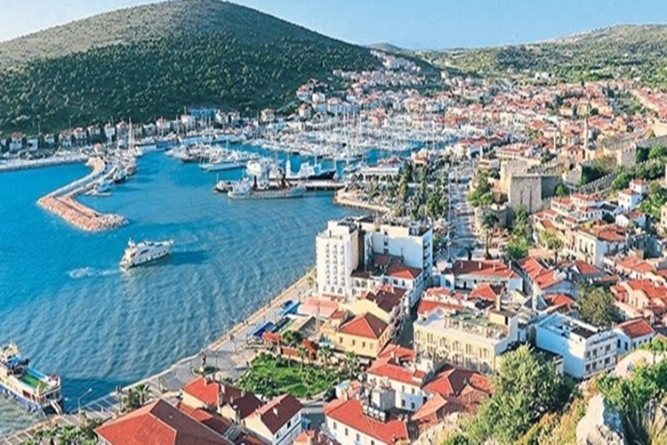 Alaçatı Hangi İle Bağlı?