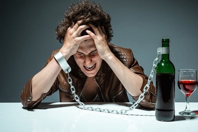 Alkol Bağımlılığı Belirtileri Nelerdir?