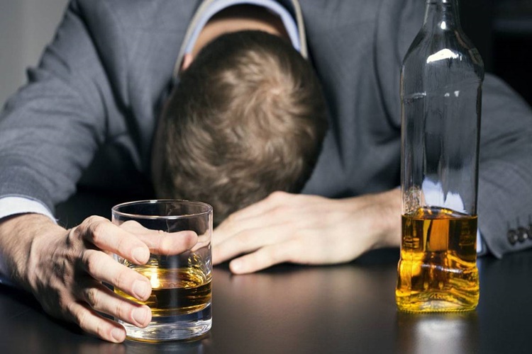 Alkol Dinden Çıkarır Mı?