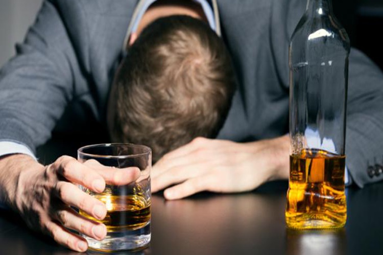 Alkol Zehirlenmesi Belirtileri Nelerdir?