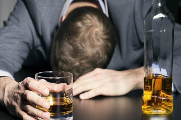 Alkol Zehirlenmesi Belirtileri Nelerdir?