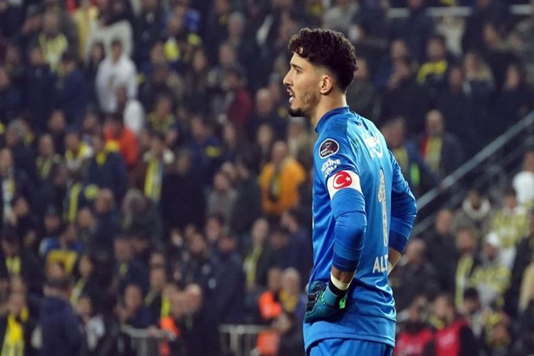 Altay Bayındır Hangi Takımda?