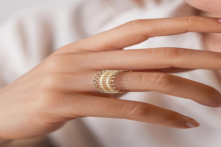 Altın Yüzük Parmağı Neden Karartır?