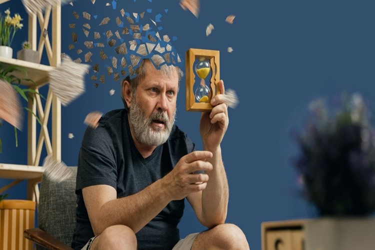 Alzheimer Anneden Mi Geçer?