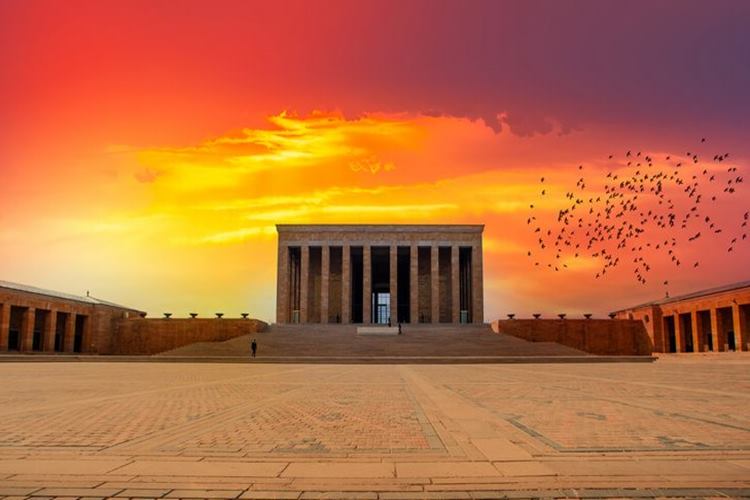 Anıtkabir'i Kim Yaptırdı?