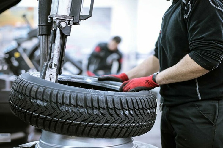 Araba Lastiği Ne İle Yapıştırılır?