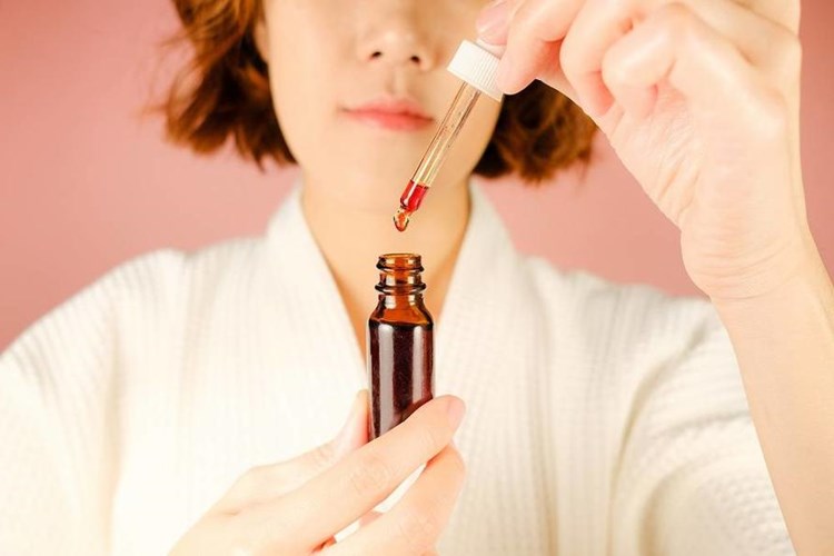 Arbutin Göz Çevresine Sürülür Mü?