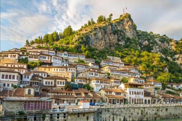 Arnavutluk’un Kaç Askeri Var? 