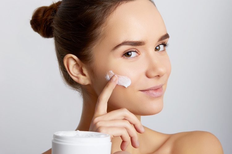 Arnica Krem Göz Çevresine Sürülür Mü?