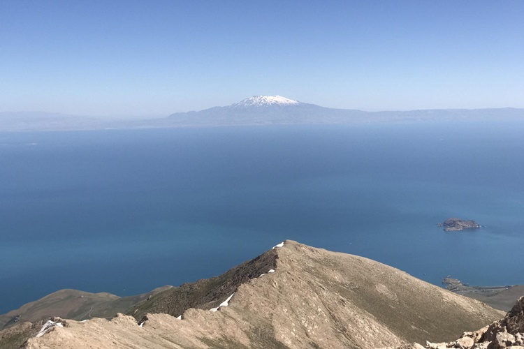 Artos Dağı Kaç Metredir?