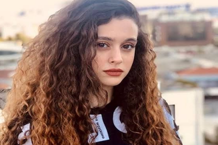 Asya Kasap Boyu Kaçtır? 