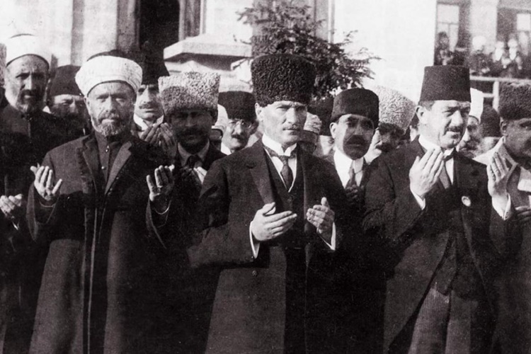 Atatürk Hangi Padişah Döneminde Doğmuştur?