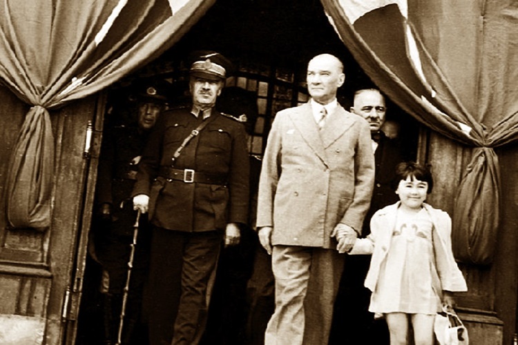 Atatürk İçin Çocuklar Ne Anlam İfade Ediyor?