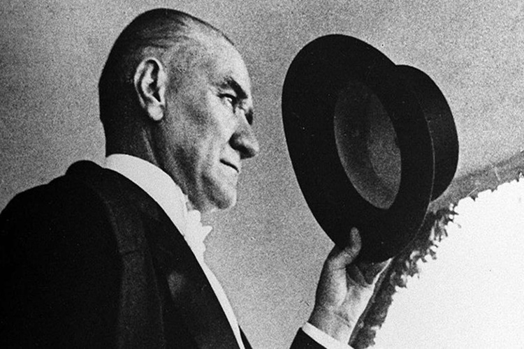 Atatürk İçin Söylenen Güzel Sözler Nedir?