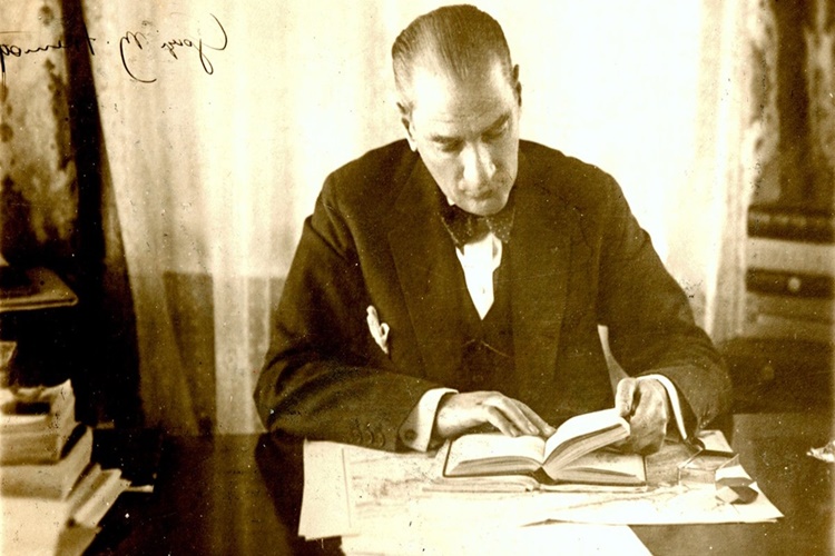 Atatürk İçin Yazılan Kitaplar Hangileridir?