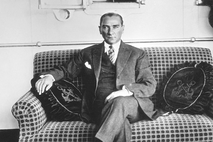 Atatürk Jandarma Mıydı?