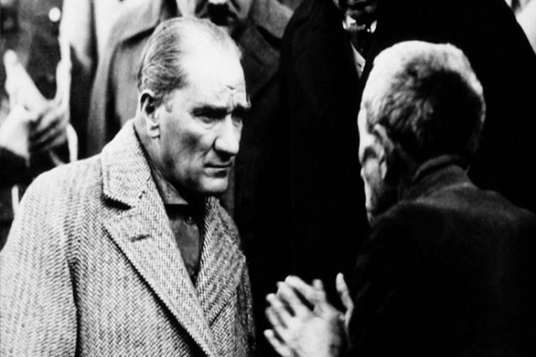 Atatürk Kimdir?