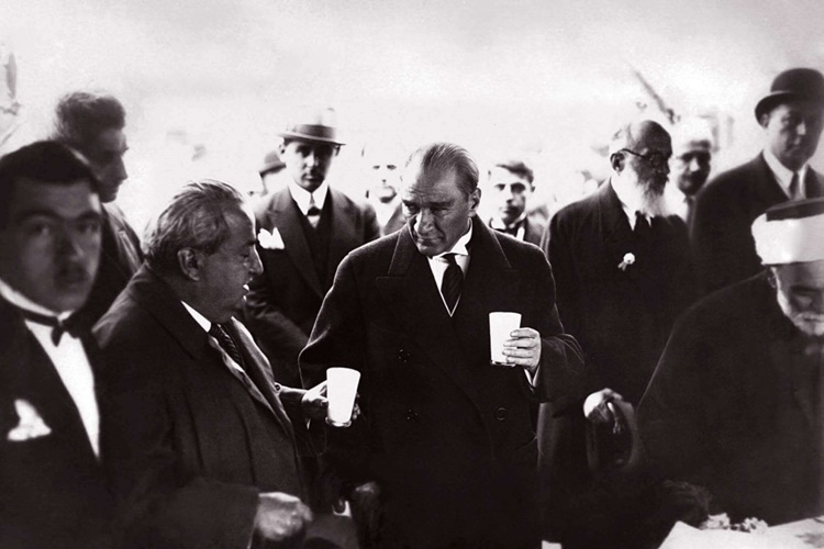 Atatürk'ün İçtiği Rakının Adı Nedir?