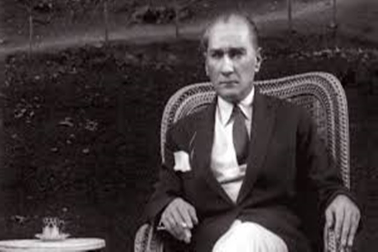 Atatürk’ün Ölüm Sebebi Nedir?