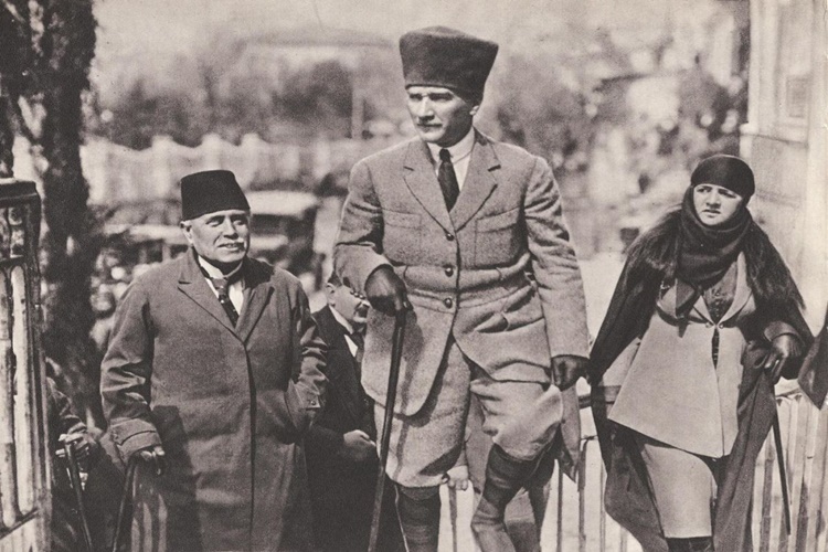 Atatürk ve Latife Hanım Nasıl Tanıştı?